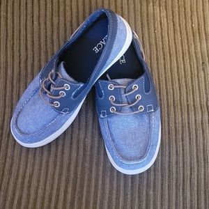 Childrens size 3 boat shoes